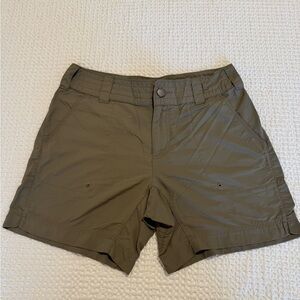 Women’s Columbia Green Hiking Shorts size 6